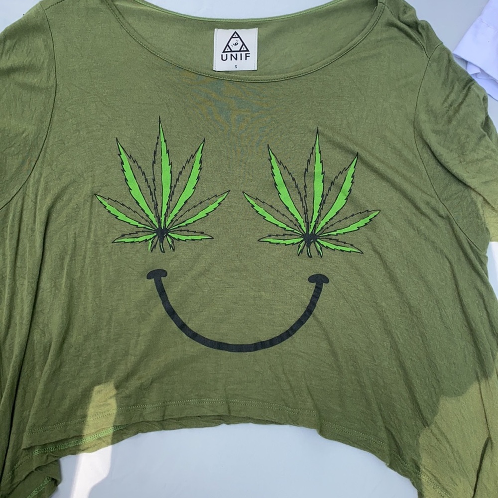 UNIF Smiley Weed Flowy Tee Small